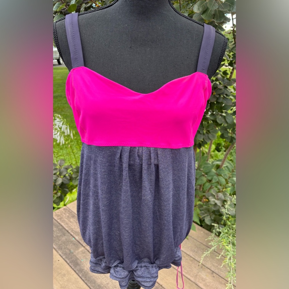 Lululemon size 10 gray and pink tank